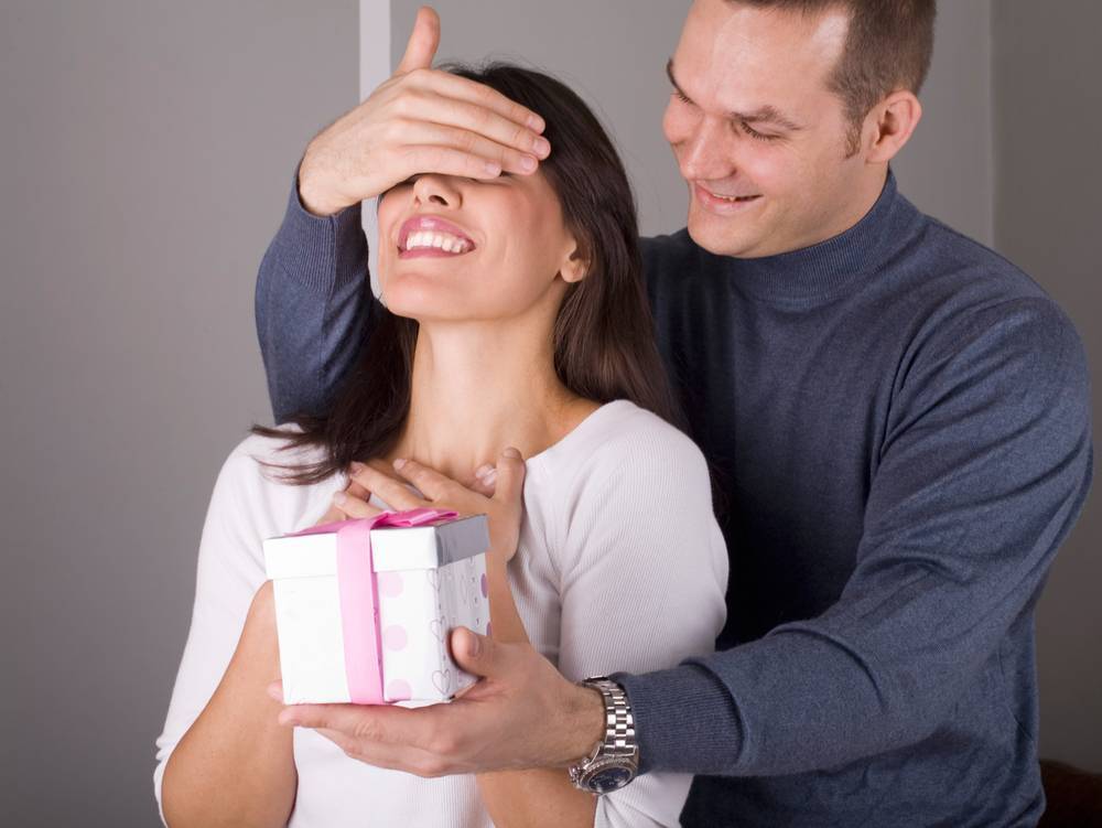 Что подарить любовнице на день рождения, у которой есть муж: лучшие идеи