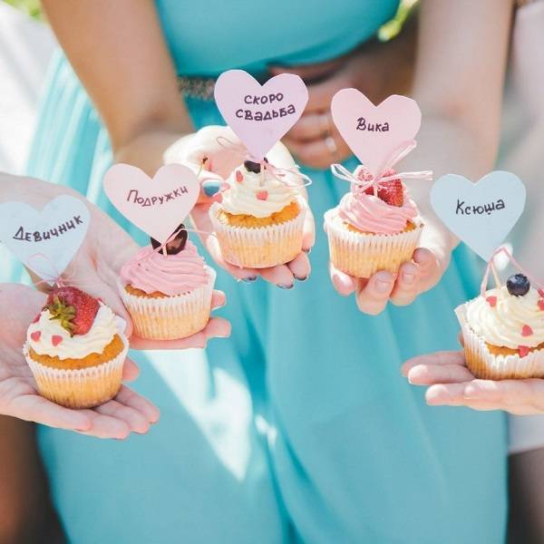 Торт с капкейками на свадьбу: 100 оригинальных идей с фото