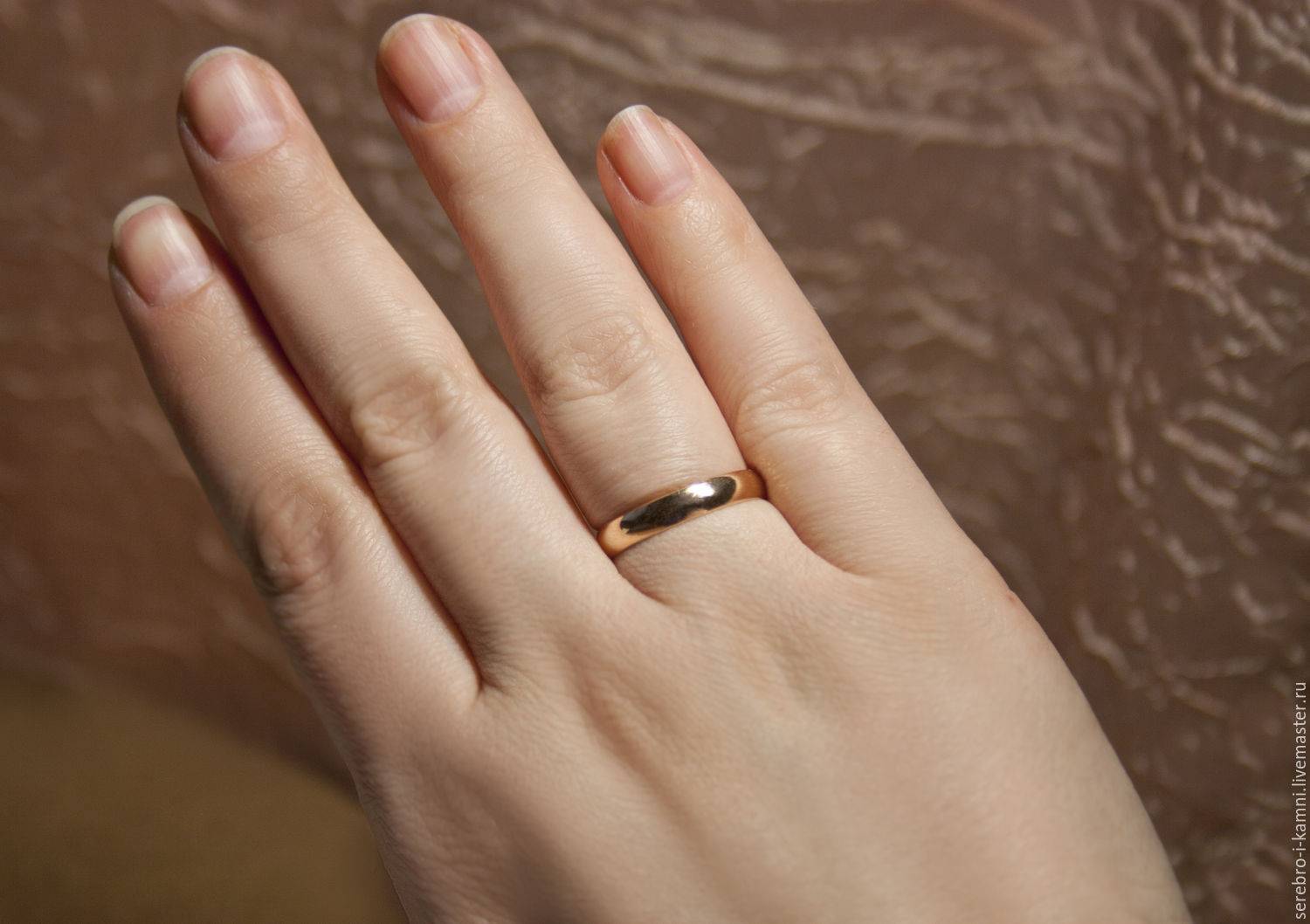 На какой руке католики носят обручальное кольцо: обычаи и традиции