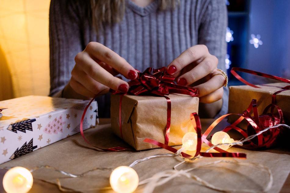 Что подарить на рождество верующему человеку: идеи подарков для православных христиан, включая презенты своими руками