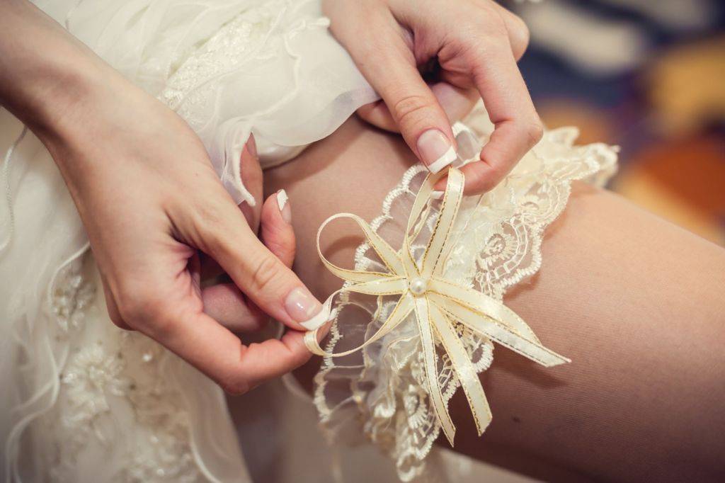 Как сделать подвязку невесты своими руками: пошаговые мастер-классы