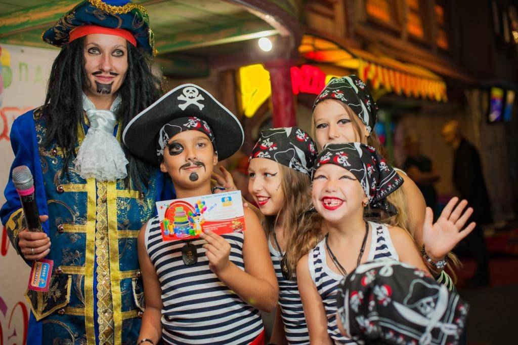 Вечеринка для взрослых и детей в пиратском стиле
