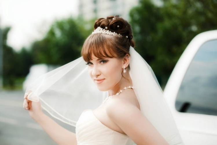 Свадебные прически на средние волосы (100 фото) - идеи и тренды