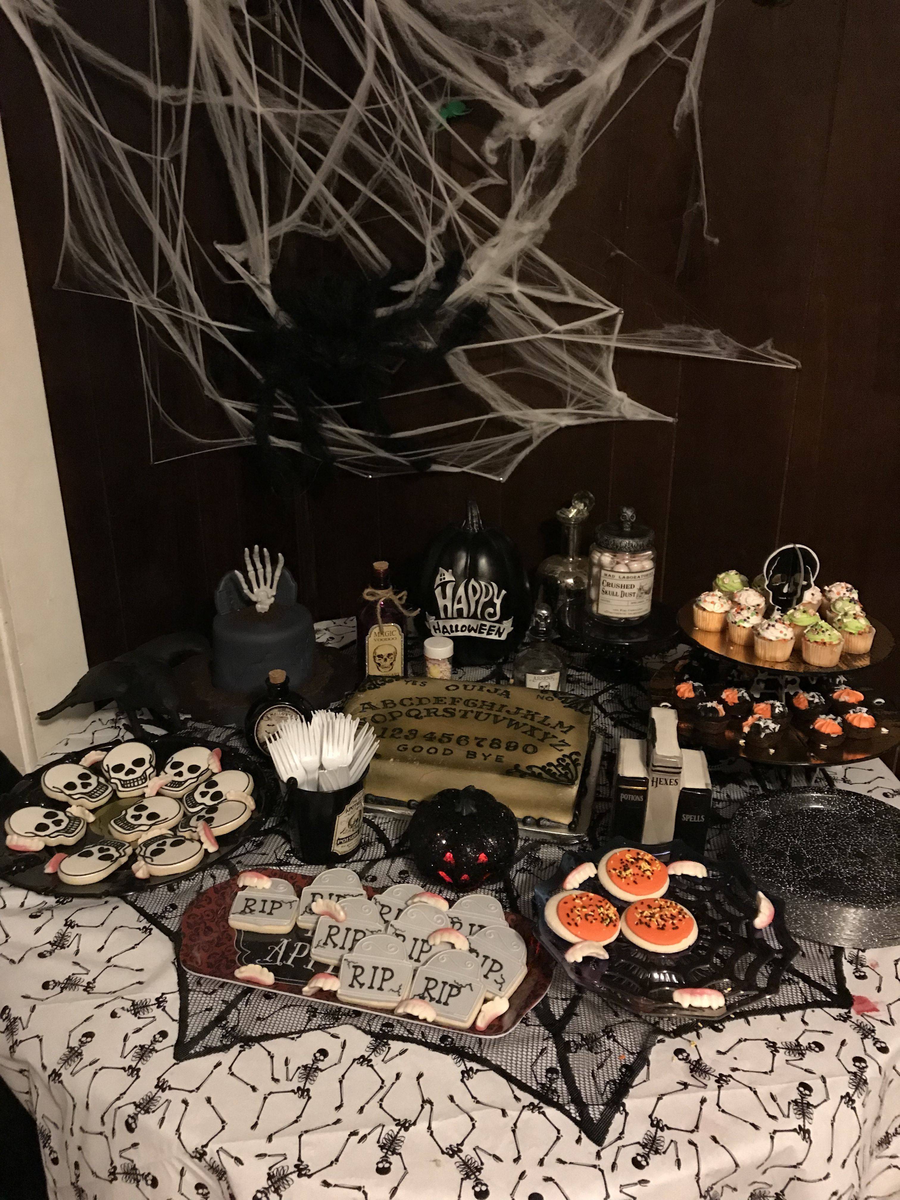 Сервировка стола в домашних условиях к празднику хэллоуина