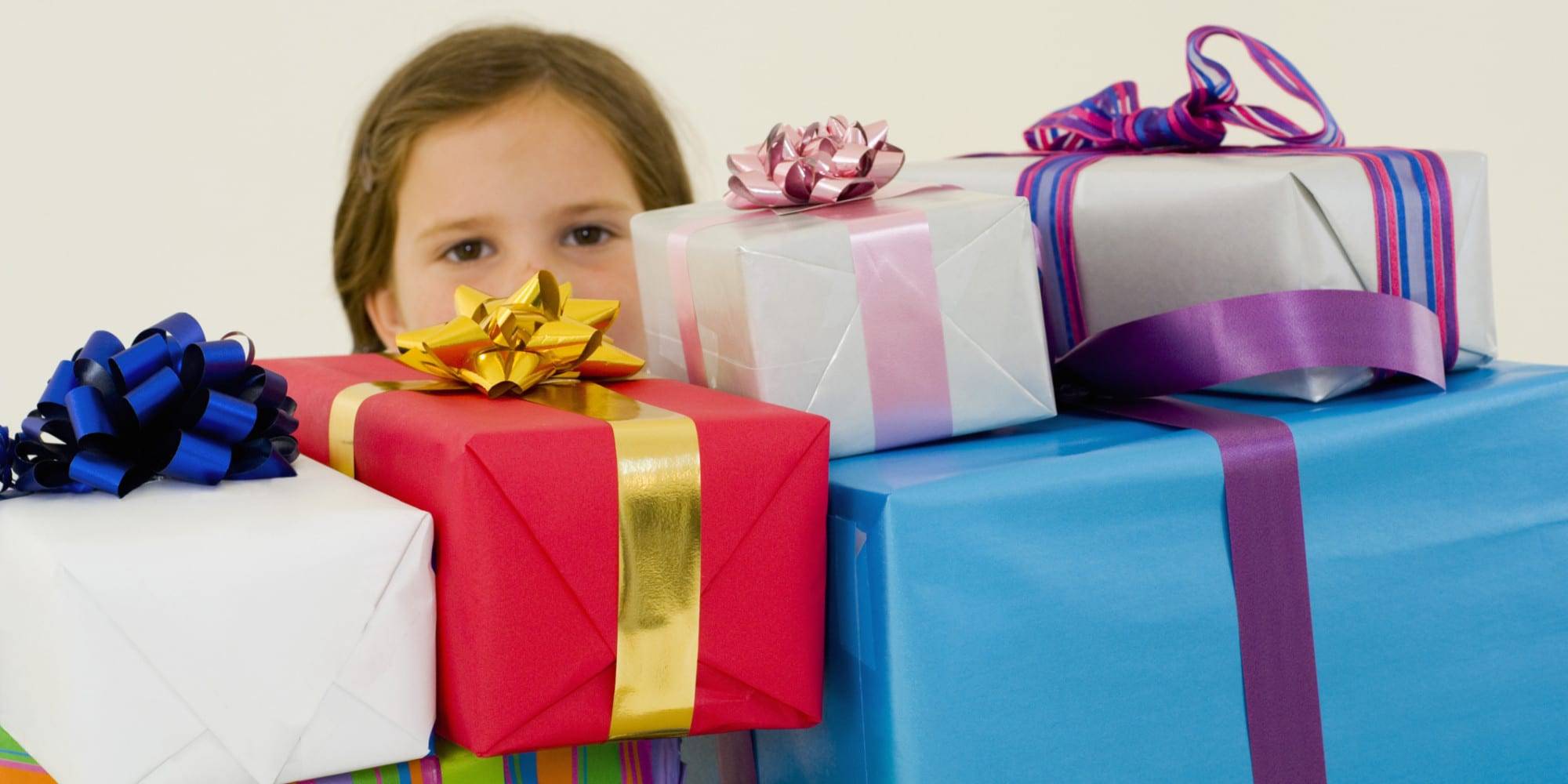 Что подарить детям на день рождения — топ интересных и полезных идей
