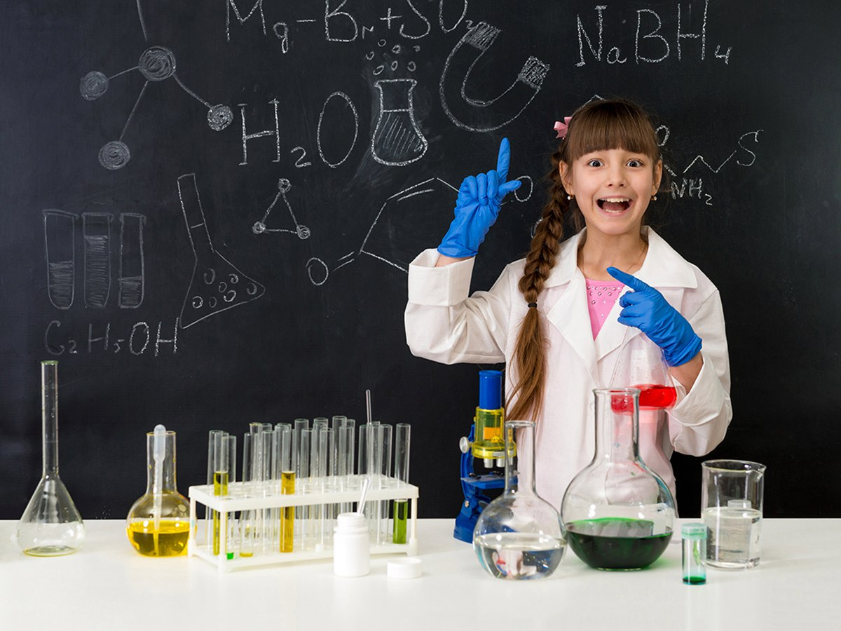 Новогодняя химия: 5 опытов, которыми можно развлечь детей на уроке