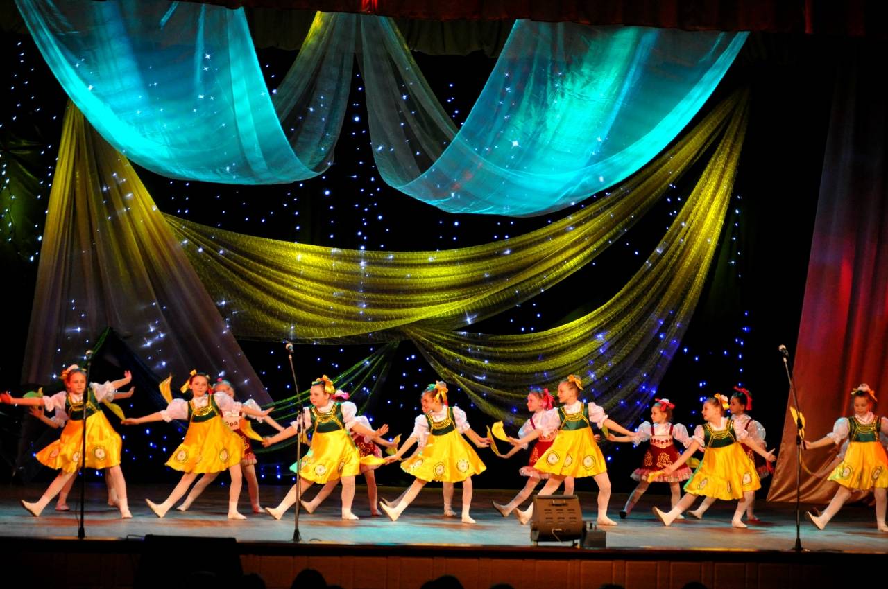 Танцевальные и музыкальные конкурсы для развлекательной программы к 8 марта "всегда прекрасны!"