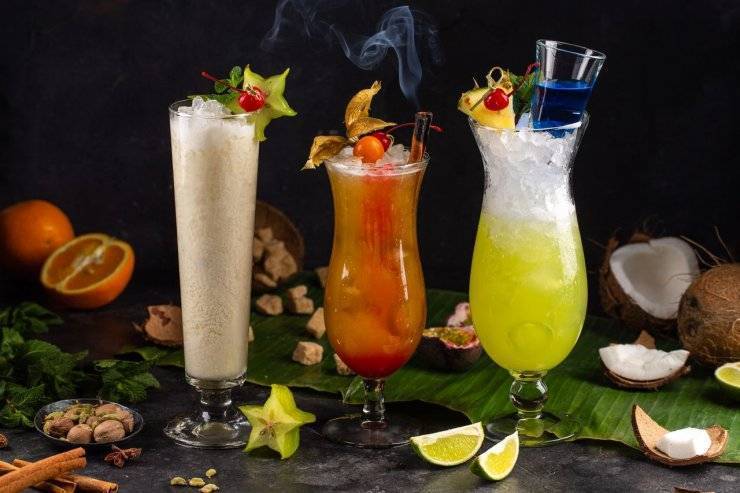 Алкогольное меню на новый год: рецепты освежающих коктейлей и крепких шотов