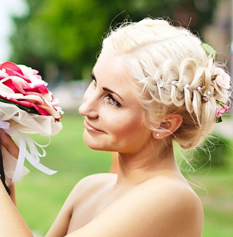 Свадебные прически на средние волосы 2020-2021: 66 фото