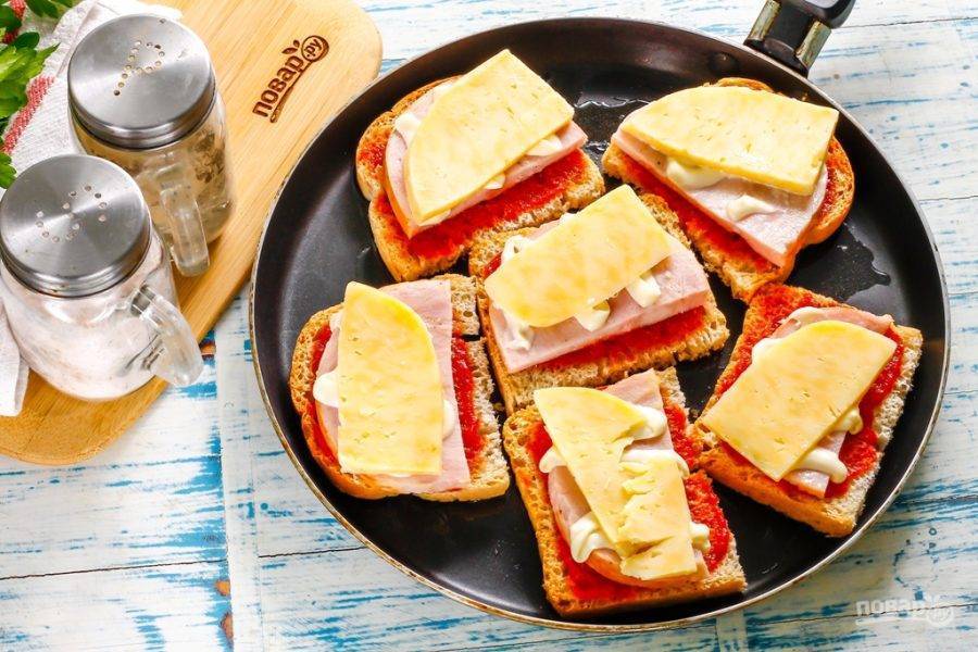 Бутерброды — рецепты вкусной горячей закуски на скорую руку, приготовленной в духовке, на сковороде, в мультиварке