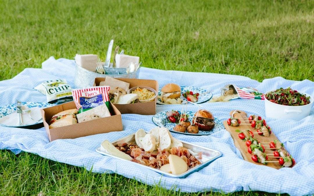 Что взять с собой на пикник из еды летом: закуски для пикника